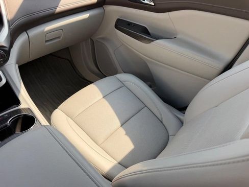 Used 2021 GMC Acadia SLT FWD image 19