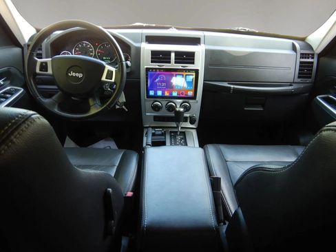 Used 2009 Jeep Liberty Limited w/ Premium Group AWD/4WD image 24