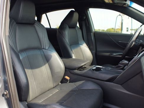 Used 2021 Toyota Venza Limited image 24