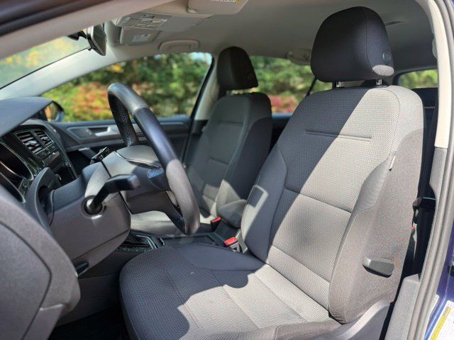 Used 2019 Volkswagen e-Golf SE FWD image 9