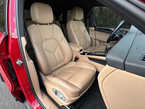 Certified 2023 Porsche Macan w/ Premium Package Plus image 18