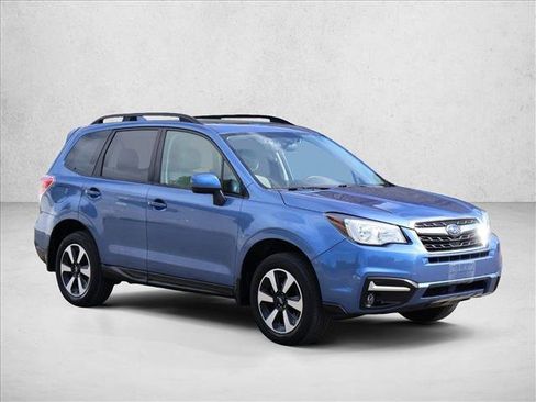 Used 2018 Subaru Forester 2.5i Premium AWD/4WD image 3