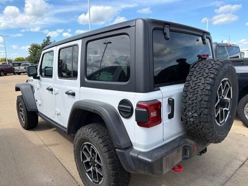 Used 2025 Jeep Wrangler Unlimited Rubicon w/ Convenience Group AWD/4WD image 4