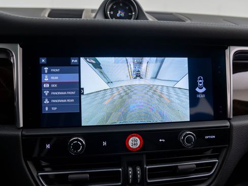 Used 2022 Porsche Macan S w/ Premium Package image 22