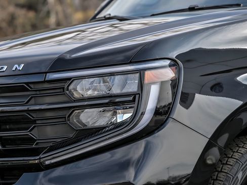 Used 2025 Ford Expedition Active image 3