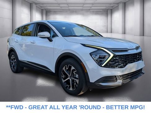 Used 2024 Kia Sportage EX image 3