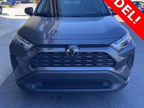 Used 2022 Toyota RAV4 XLE image 4