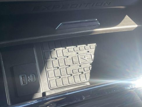 Used 2024 Ford Expedition Limited RWD image 27
