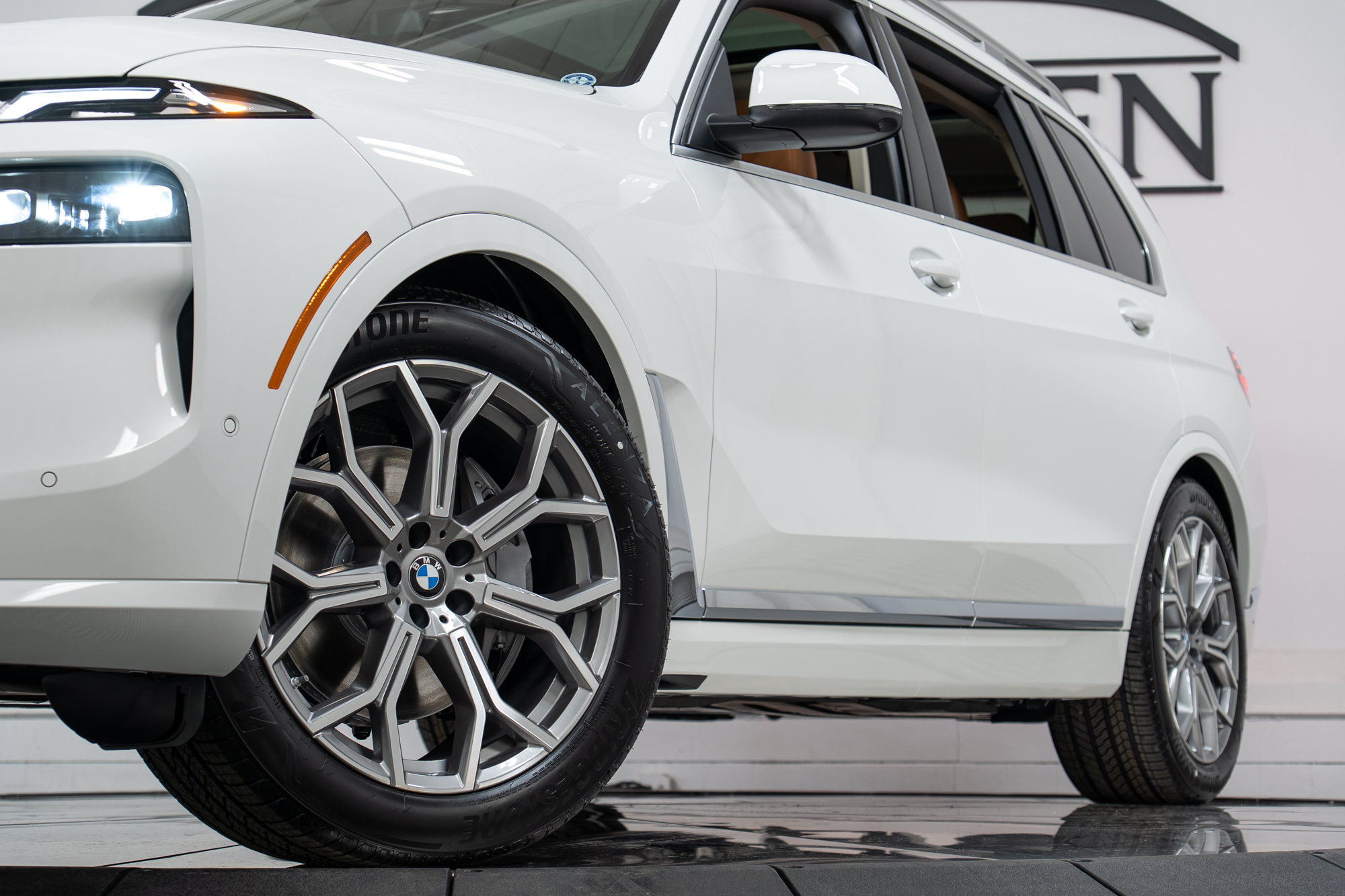 Used 2026 BMW X7 xDrive40i w/ Executive Package AWD/4WD image 28