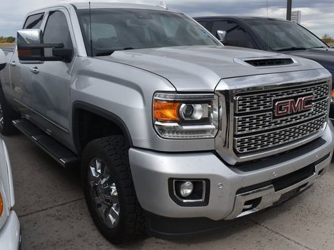 Used 2018 GMC Sierra 2500 Denali w/ Duramax Plus Package image 3