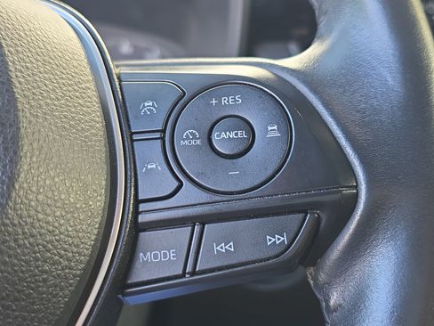 Used 2024 Toyota Corolla Cross LE image 30