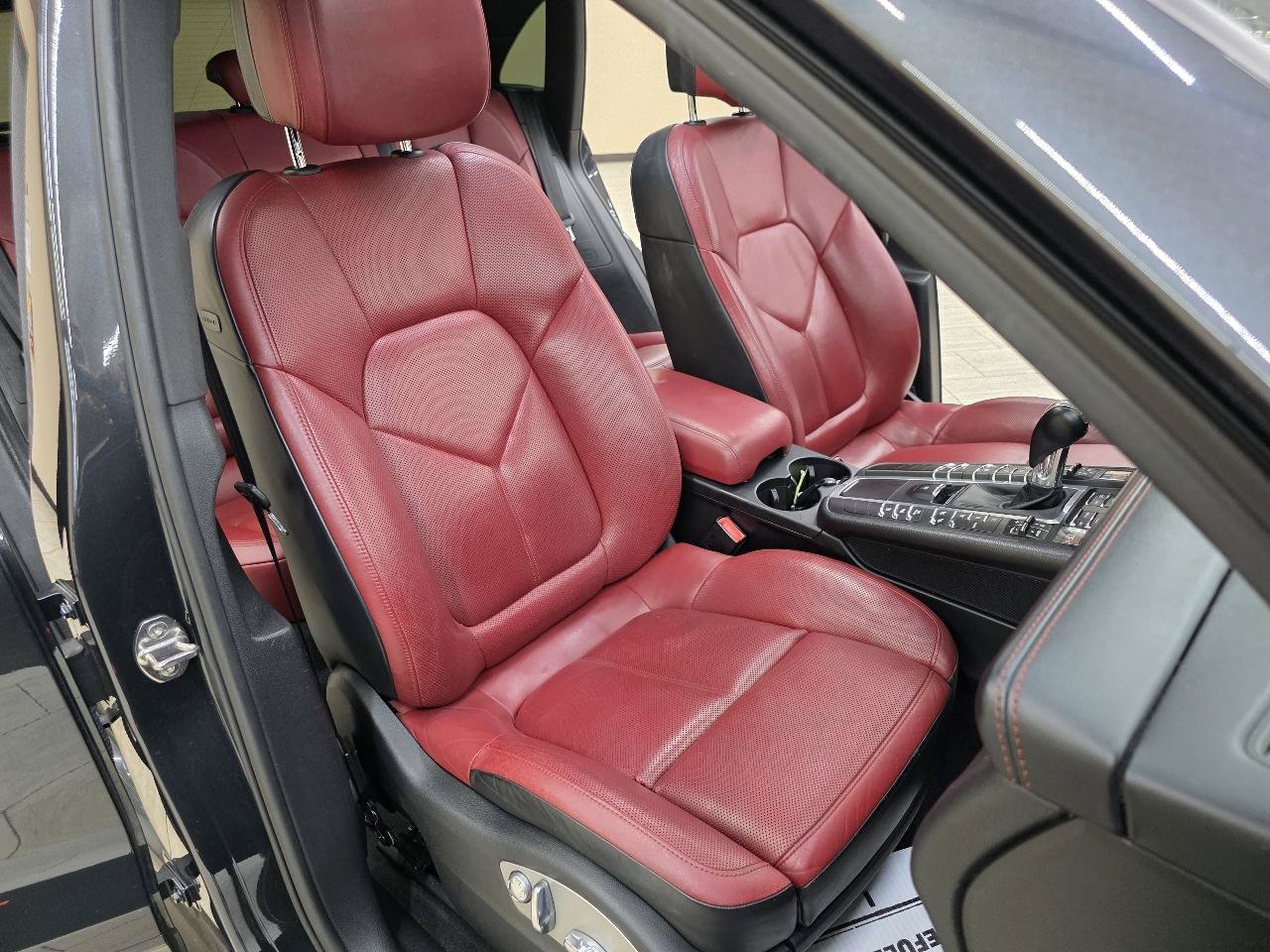 Used 2018 Porsche Macan AWD/4WD image 20