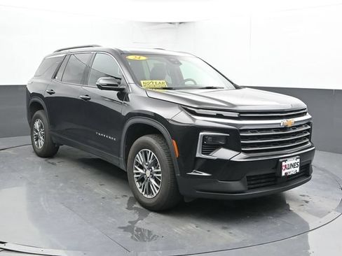 Used 2024 Chevrolet Traverse LT FWD image 6