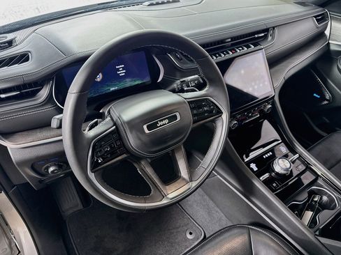 Used 2022 Jeep Grand Cherokee Overland image 14