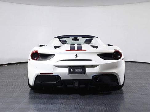 Used 2018 Ferrari 488 Spider RWD image 9