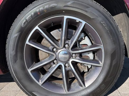 Used 2017 Dodge Grand Caravan SXT w/ Driver Convenience Group image 8