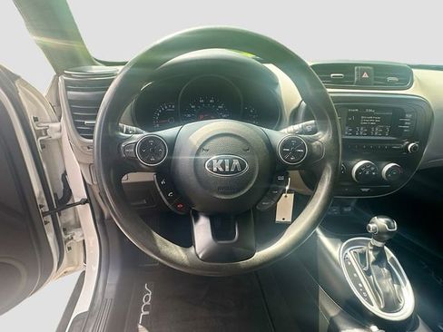 Used 2018 Kia Soul FWD image 12