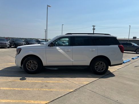Used 2025 Ford Expedition Active AWD/4WD image 4