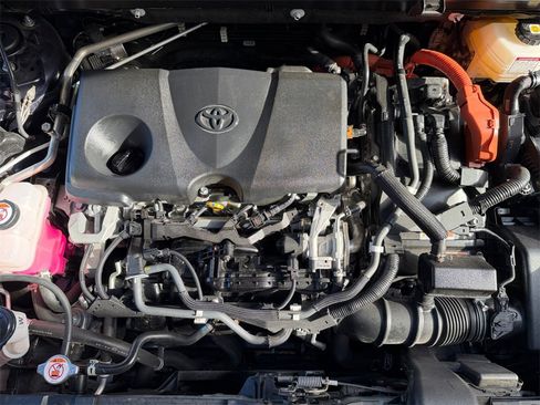 Used 2021 Toyota Venza XLE image 9