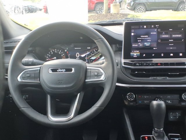 Certified 2023 Jeep Compass Latitude AWD/4WD image 10