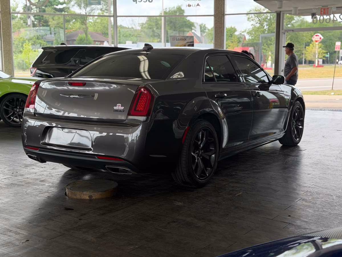 Used 2023 Chrysler 300 Touring L w/ Safetytec Plus Group RWD image 7