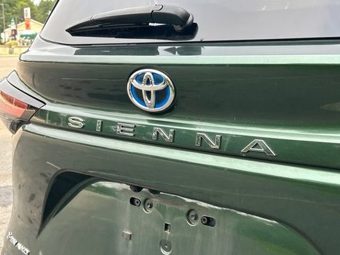 Used 2025 Toyota Sienna Platinum AWD/4WD image 16
