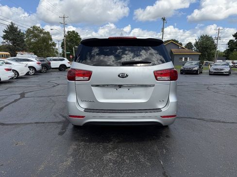 Used 2016 Kia Sedona LX w/ Option Group 020 FWD image 10