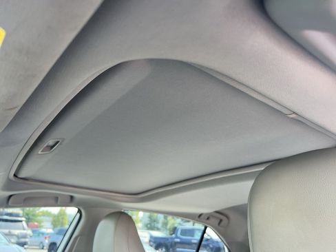 Used 2020 Toyota Camry SE w/ Sunroof Package FWD image 24
