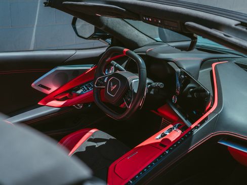 Used 2021 Chevrolet Corvette Stingray Premium Conv w/ Z51 Performance Package RWD image 11