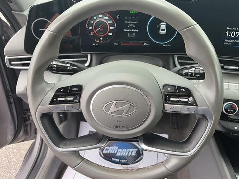 Used 2025 Hyundai Elantra SEL FWD image 17