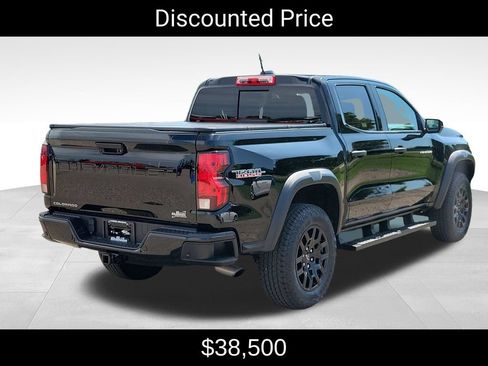 Used 2024 Chevrolet Colorado Trail Boss w/ Technology Package AWD/4WD image 3