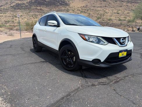 Used 2017 Nissan Rogue Sport SV FWD image 3