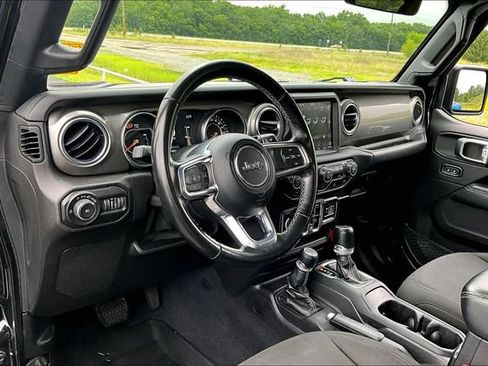 Used 2020 Jeep Wrangler Unlimited Sahara AWD/4WD image 17