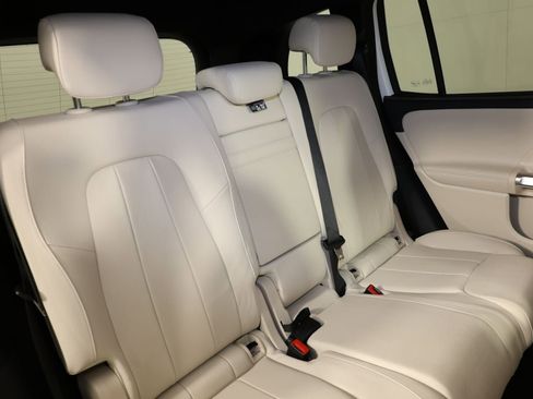 Used 2025 Mercedes-Benz GLB 250 4MATIC image 30