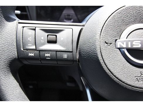 Used 2025 Nissan Kicks SV AWD/4WD image 19