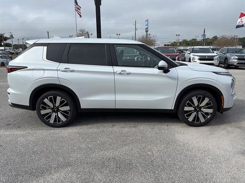 New 2026 Mitsubishi Outlander SE image 7