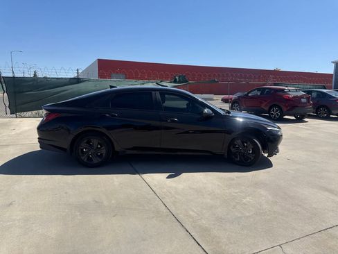 Used 2023 Hyundai Elantra Blue FWD image 4