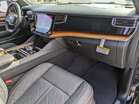 Used 2024 Jeep Grand Wagoneer Series III image 43