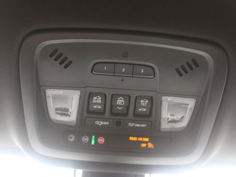 Used 2023 Chevrolet Traverse High Country AWD/4WD image 39