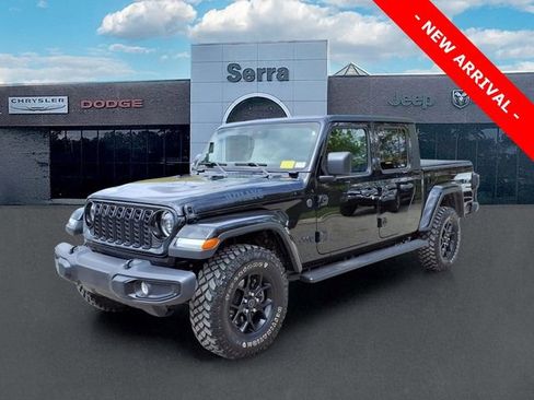 Used 2025 Jeep Gladiator Sport AWD/4WD image 3