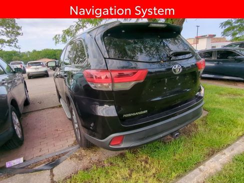 Used 2019 Toyota Highlander XLE FWD image 4