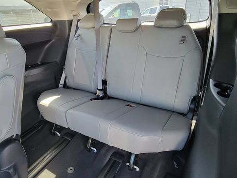 Used 2025 Toyota Sienna XLE w/ XLE Plus Package AWD/4WD image 18