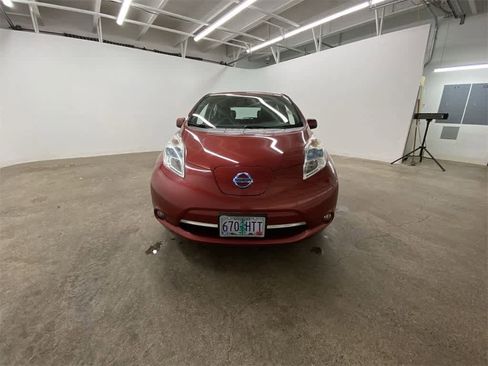 Used 2013 Nissan Leaf SL image 9