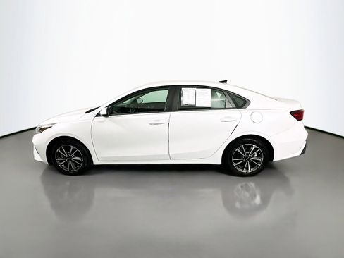 Used 2022 Kia Forte LXS FWD image 4