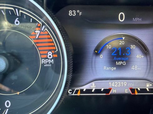 Used 2019 Jeep Cherokee Trailhawk AWD/4WD image 18