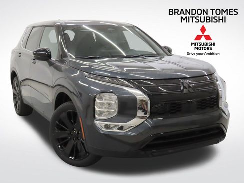 New 2026 Mitsubishi Outlander LE FWD image 1