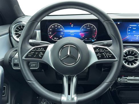 Used 2025 Mercedes-Benz CLA 250 image 18