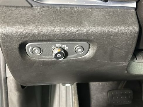 Used 2019 Chevrolet Traverse LT AWD/4WD image 19