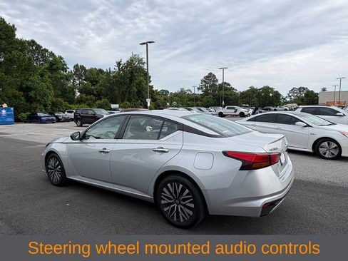 Used 2024 Nissan Altima 2.5 SV FWD image 3