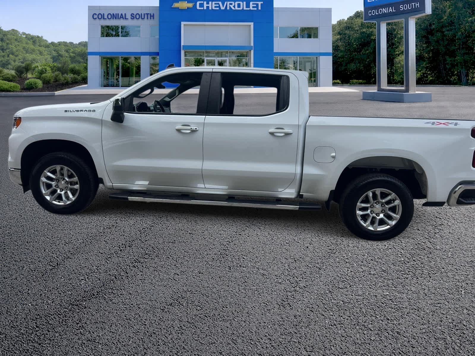 Used 2023 Chevrolet Silverado 1500 LT AWD/4WD image 3